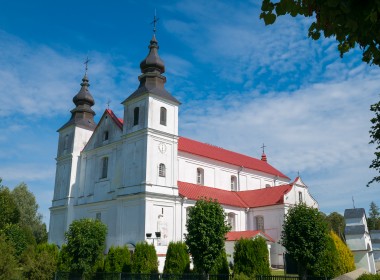 Varnių Šv. apaštalų Petro ir Pauliaus bažnyčia